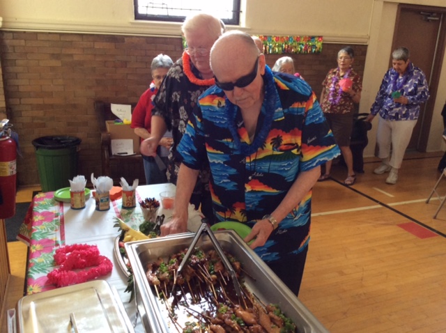 2015 photo luau refreshment table 1